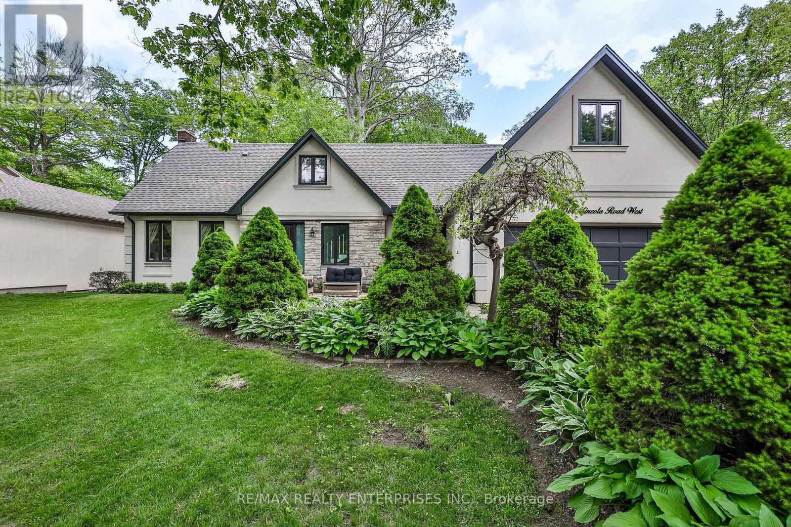 208 MINEOLA ROAD W Mississauga (Mineola) Ontario Canada L5G2C7 3