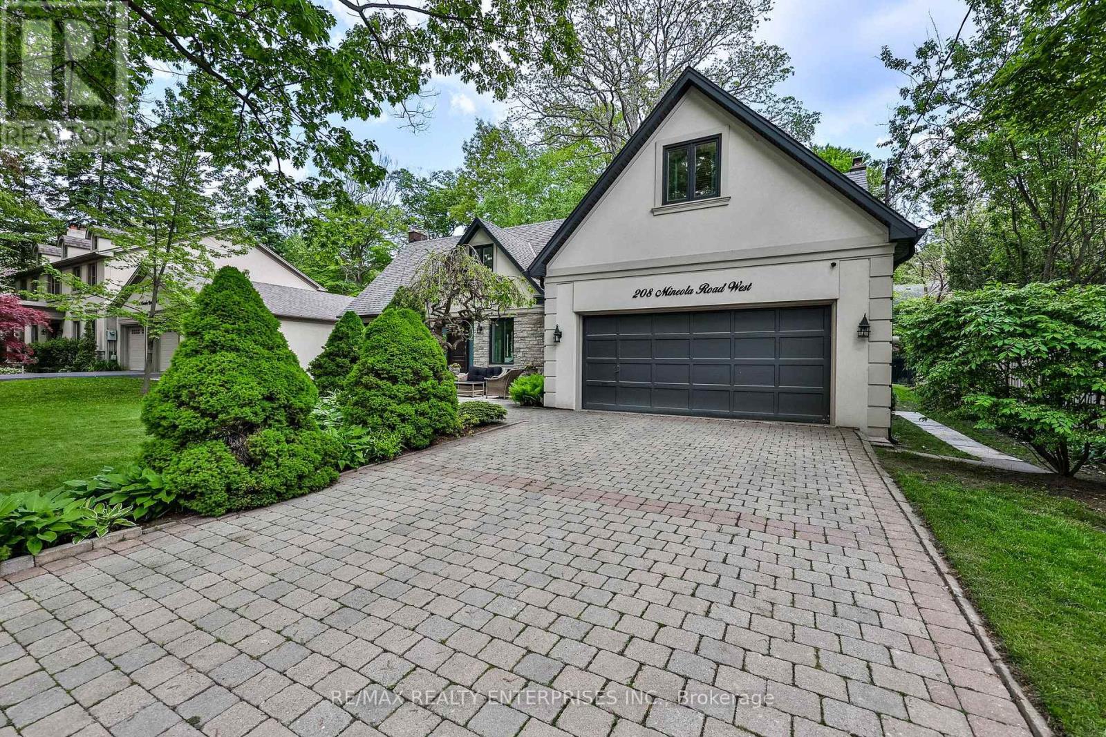 208 MINEOLA ROAD W Mississauga (Mineola) Ontario Canada L5G2C7 4