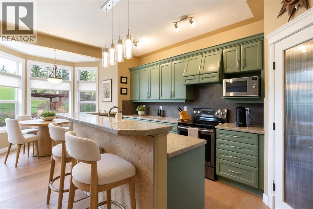 30 Discovery Ridge Gardens SW photo 4