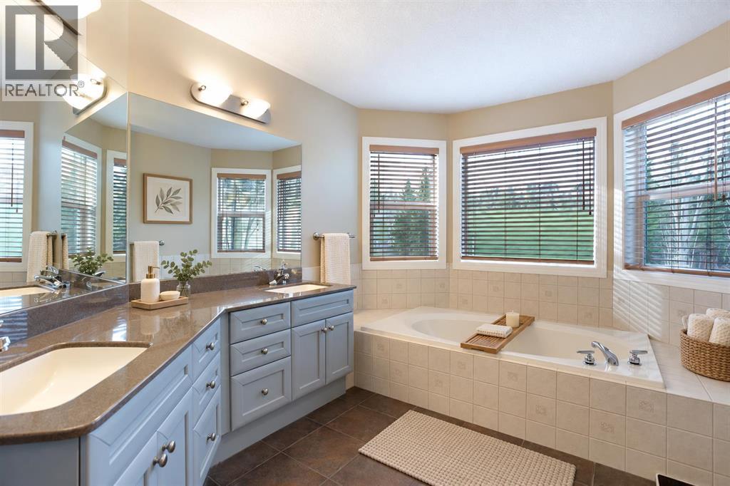 30 Discovery Ridge Gardens SW photo 16