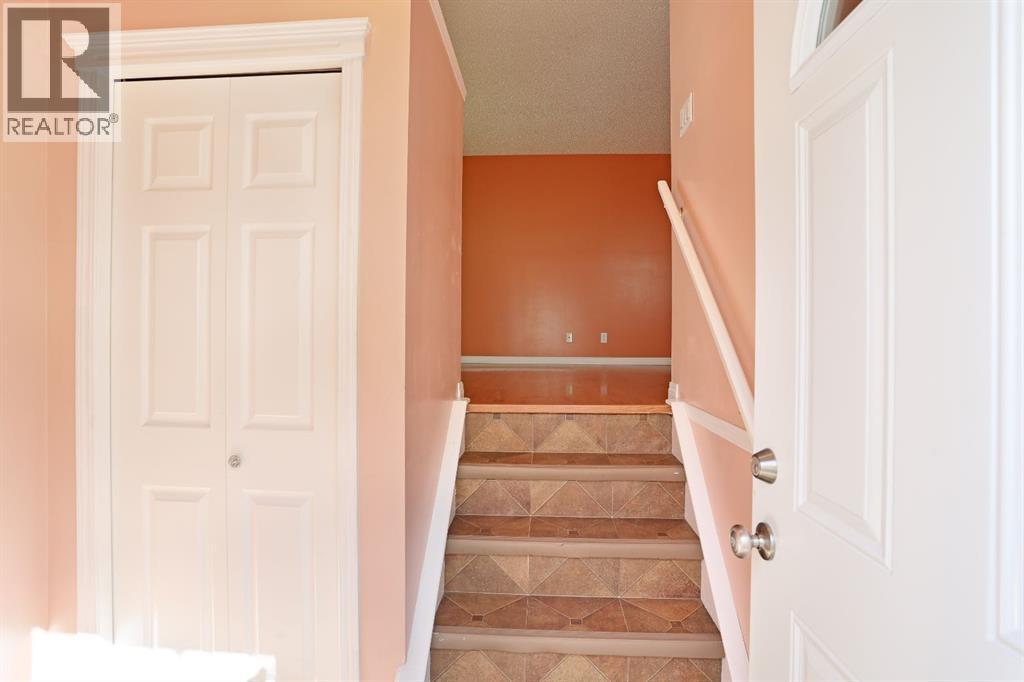 632 1 Street W photo 4