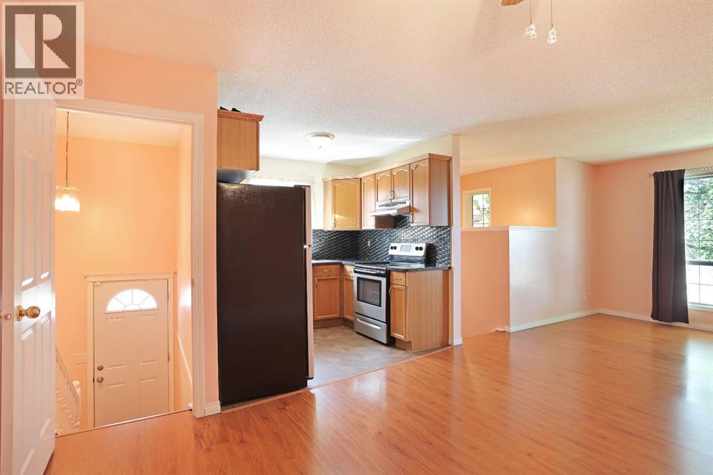 632 1 Street W photo 22