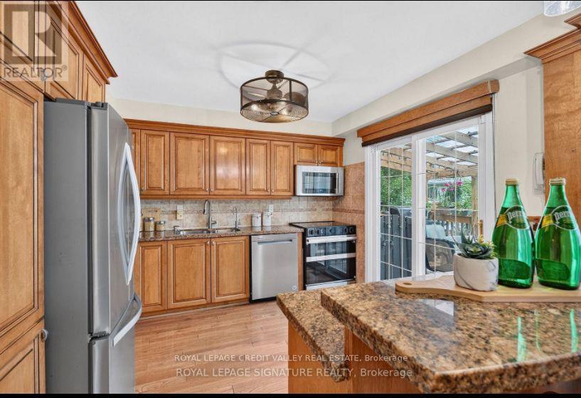 1642 Pepperwood Gate, Pickering, Ontario  L1X 2K1 - Photo 17 - E13816542