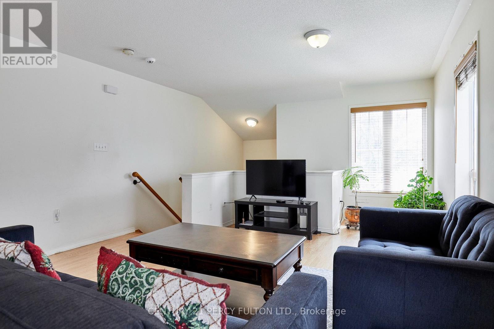 8 Knowles Street, Ajax, Ontario  L1Z 0J5 - Photo 6 - E13816598