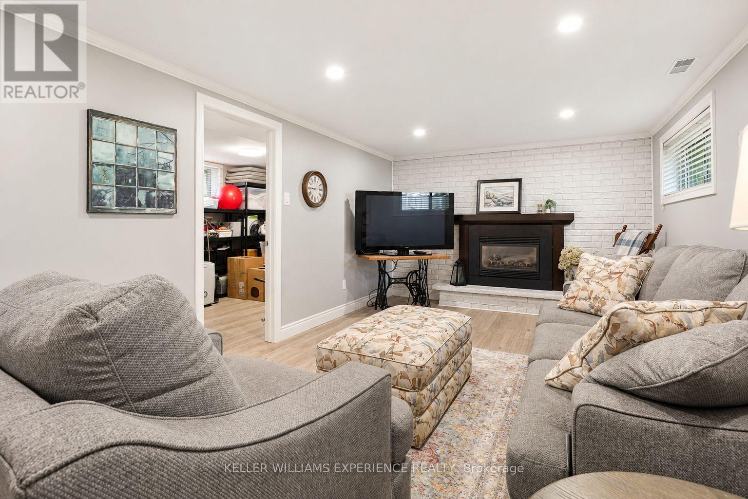 11 Barbara Avenue, Oro-Medonte, Ontario  L0L 2E0 - Photo 16 - S13816610