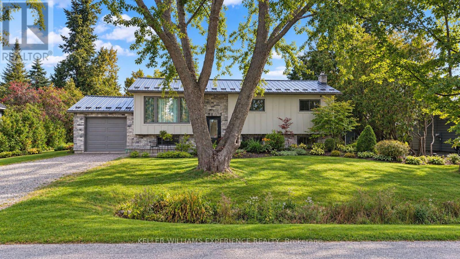 11 Barbara Avenue, Oro-Medonte, Ontario  L0L 2E0 - Photo 2 - S13816610