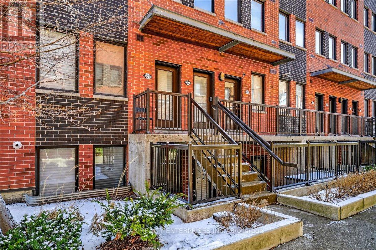 21 - 871 WILSON AVENUE Toronto (Downsview-Roding-CFB) Ontario Canada M3K1E6 2