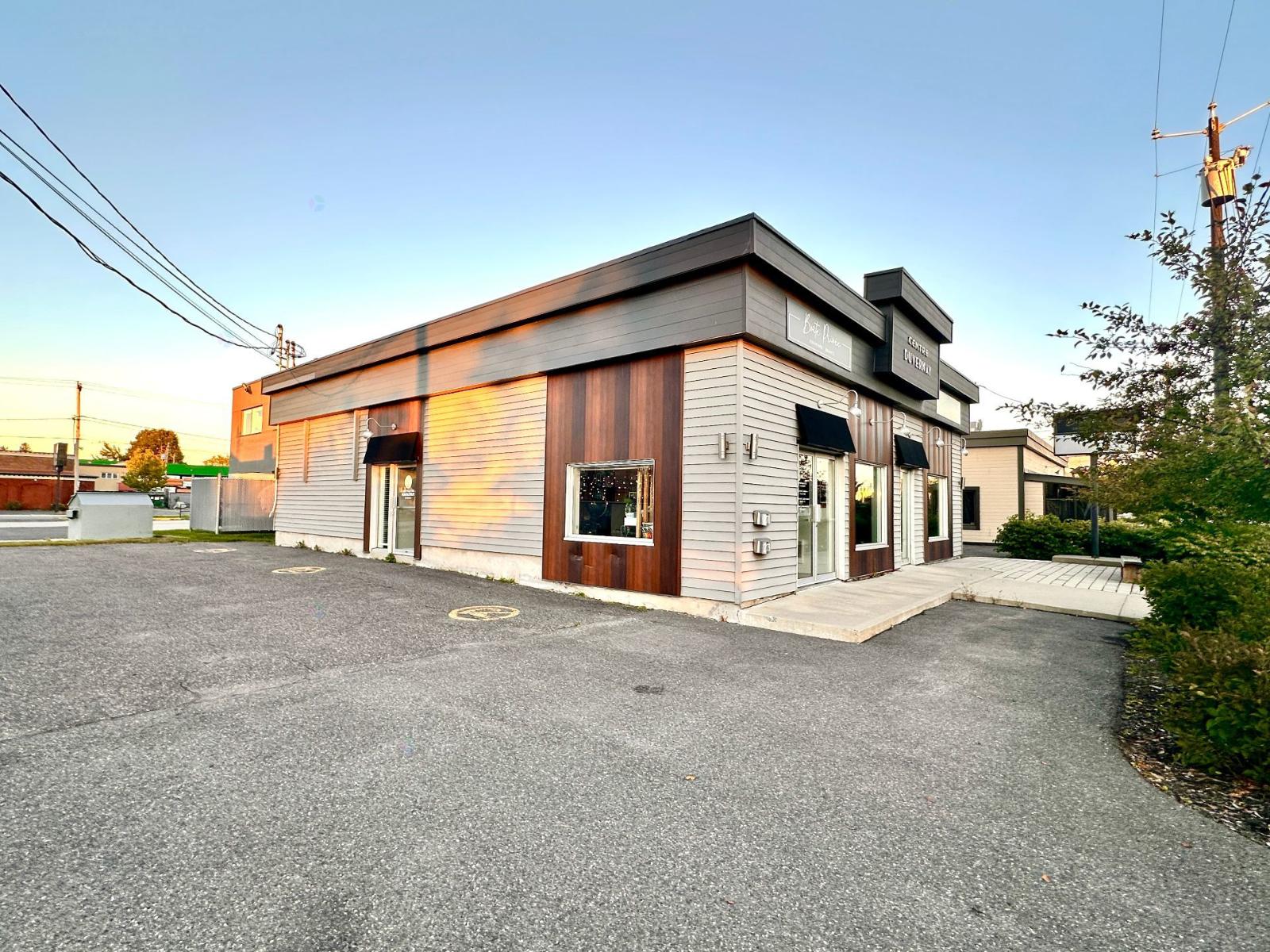 271-275 Rue Duvernay Beloeil Quebec Canada J3G2M9 3