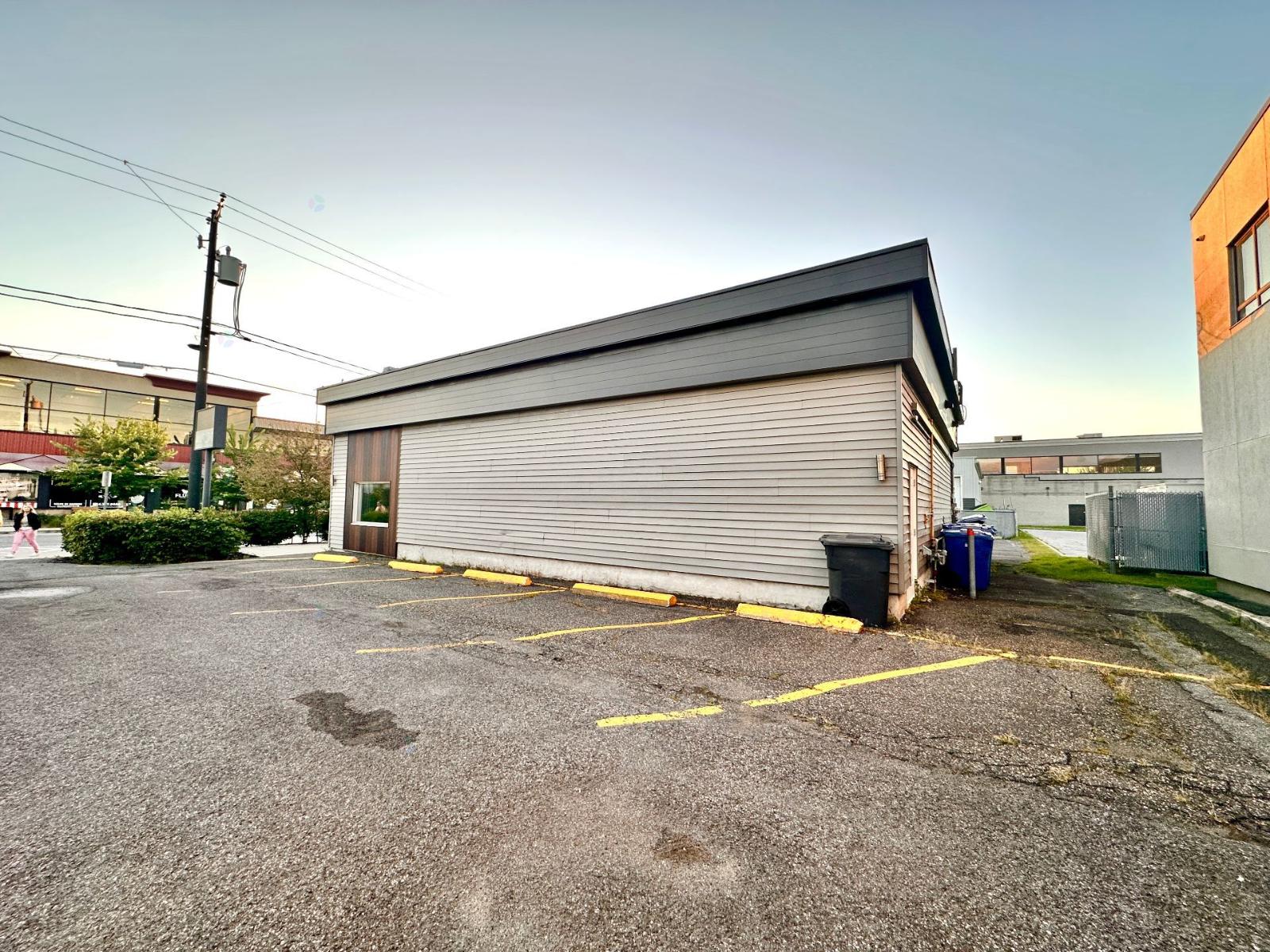 271-275 Rue Duvernay Beloeil Quebec Canada J3G2M9 5