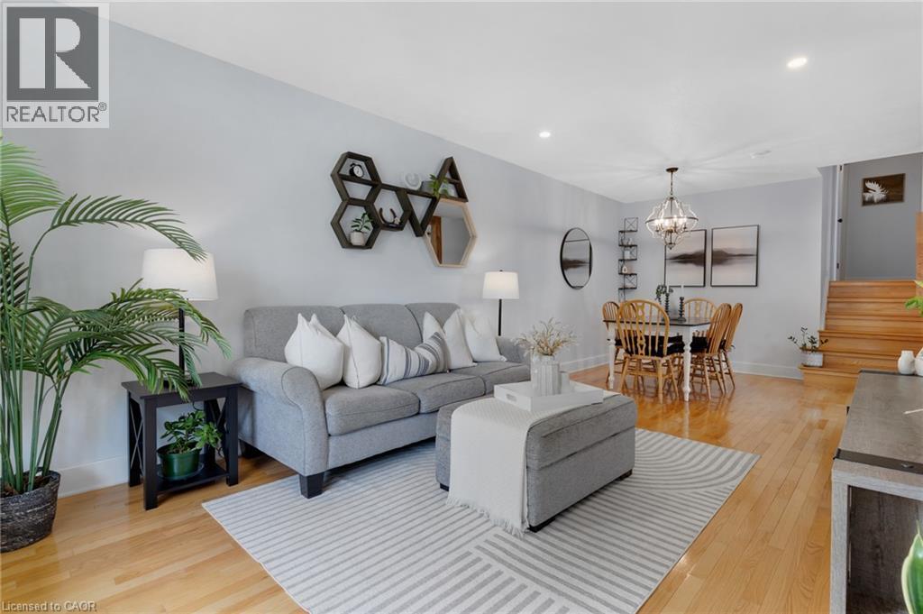 477 KINGSCOURT Drive Unit# B, Waterloo, Ontario