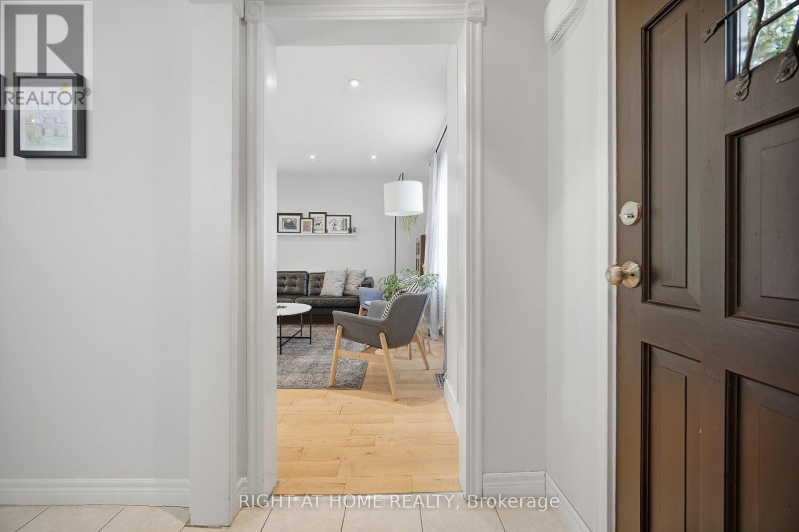 18 Vanbrugh Avenue, Toronto, Ontario  M1N 3S9 - Photo 4 - E13523048