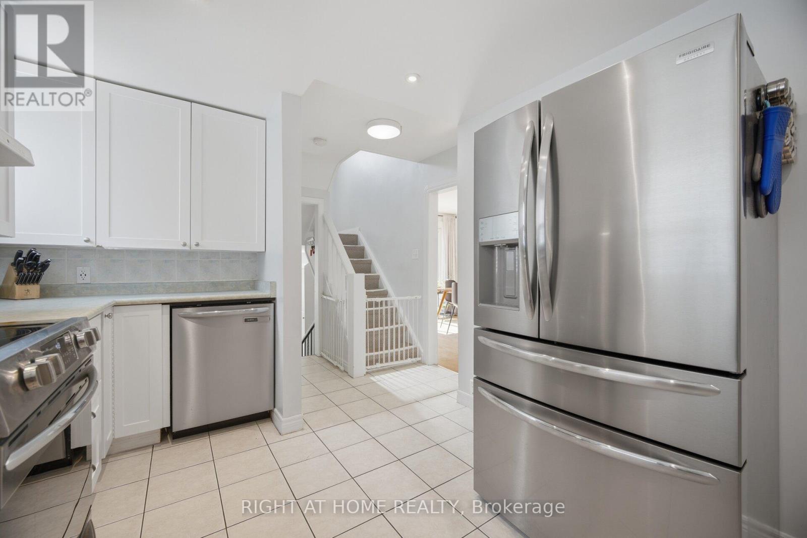 18 Vanbrugh Avenue, Toronto, Ontario  M1N 3S9 - Photo 5 - E13523048