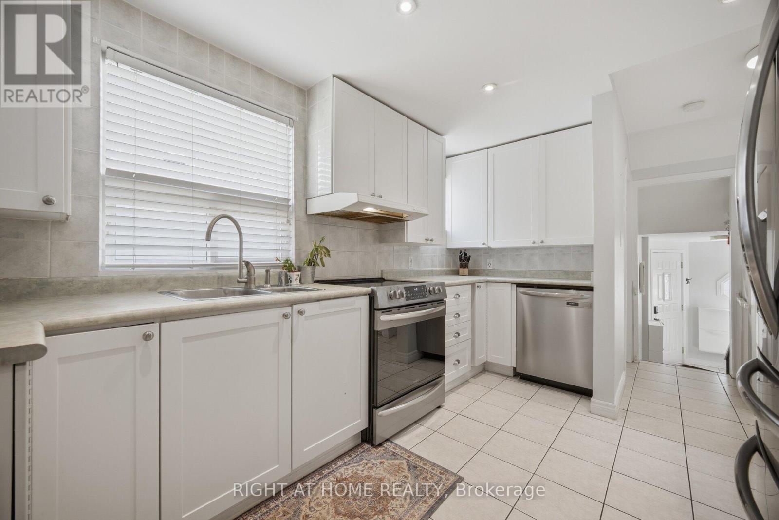 18 Vanbrugh Avenue, Toronto, Ontario  M1N 3S9 - Photo 6 - E13523048
