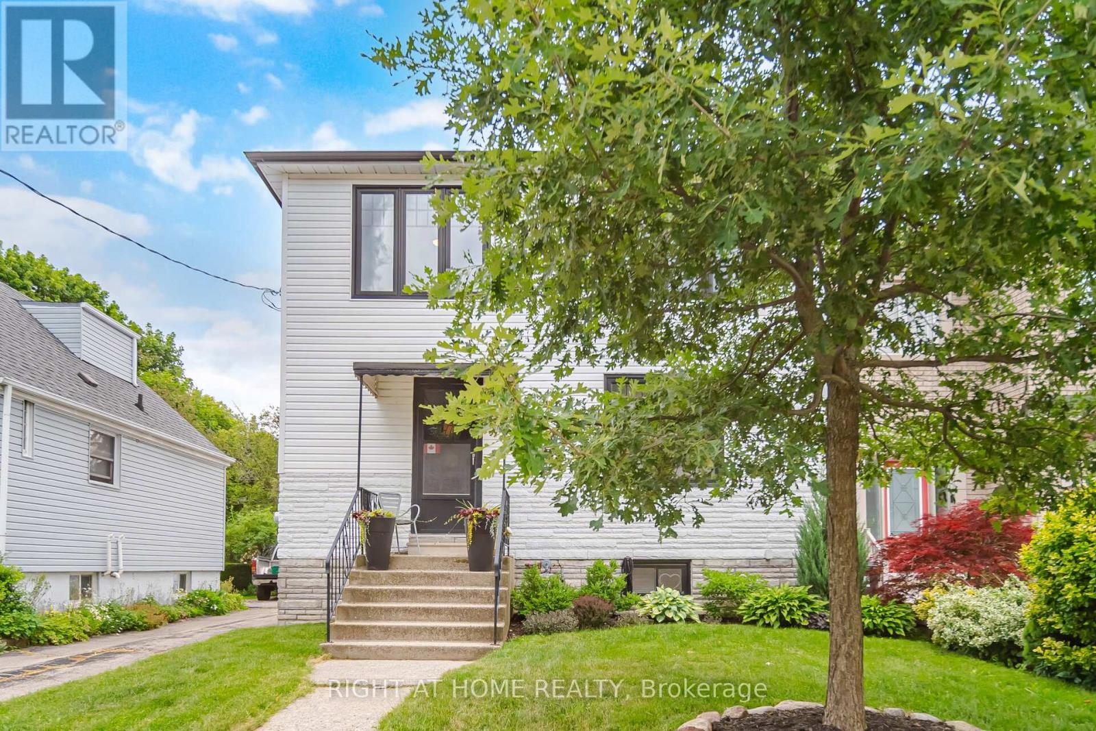 18 Vanbrugh Avenue, Toronto, Ontario  M1N 3S9 - Photo 2 - E13523048