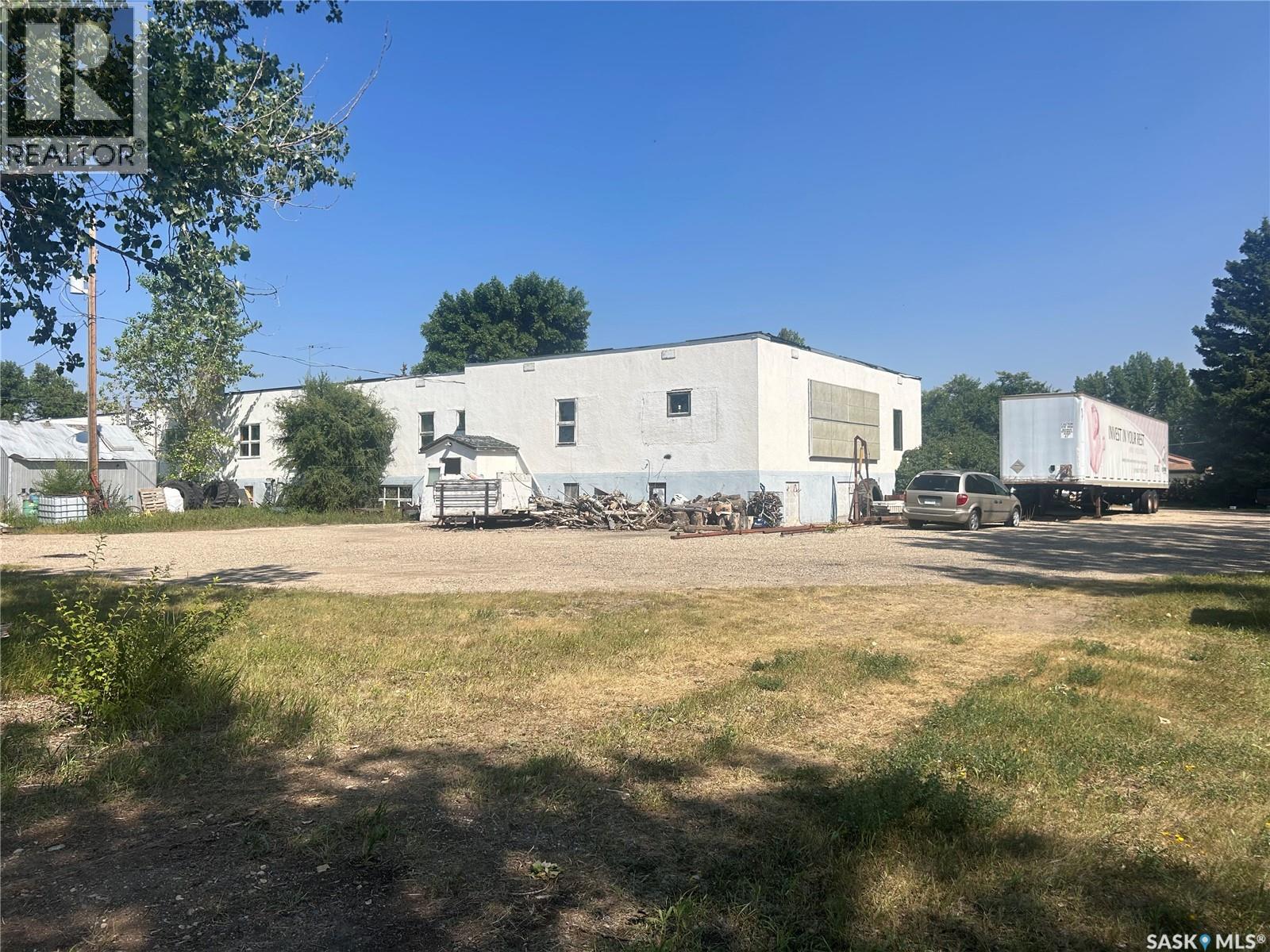 300 2nd Street W, Bengough, Saskatchewan  S0C 0K0 - Photo 2 - SK049185