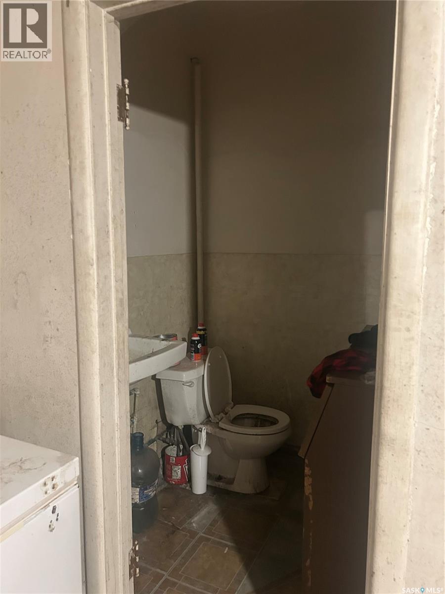 300 2nd Street W, Bengough, Saskatchewan  S0C 0K0 - Photo 39 - SK049185
