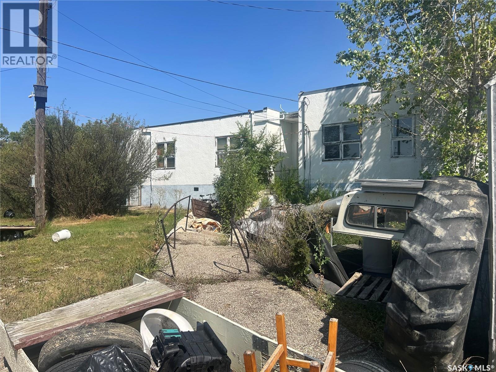 300 2nd Street W, Bengough, Saskatchewan  S0C 0K0 - Photo 4 - SK049185