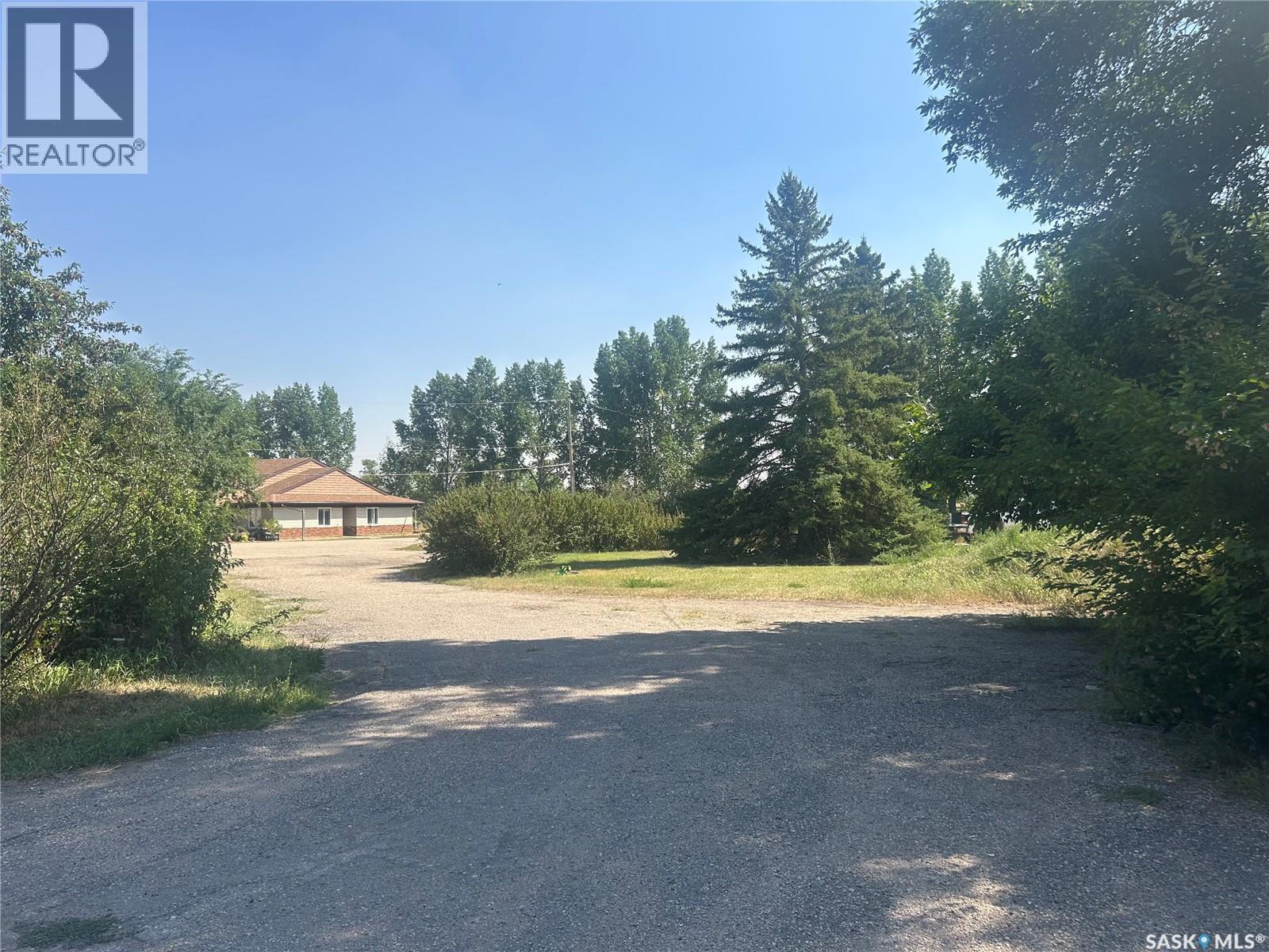 300 2nd Street W, Bengough, Saskatchewan  S0C 0K0 - Photo 54 - SK049185
