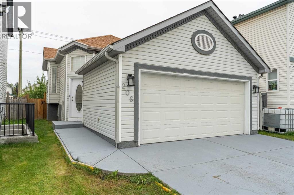 206 Saratoga Close NE, Calgary, Alberta  T1Y 7A1 - Photo 2 - A2346246