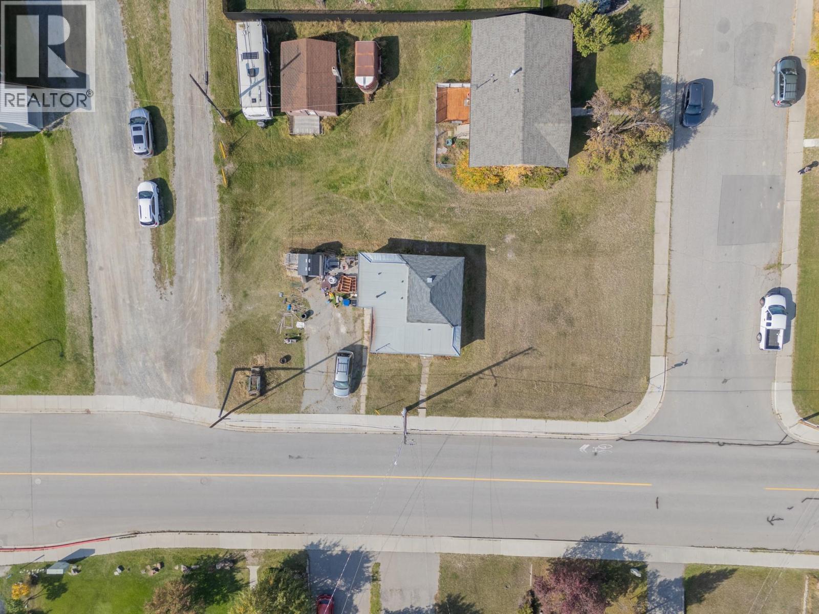 1005 11th Avenue S, Cranbrook, British Columbia  V1C 2R6 - Photo 10 - 10401658