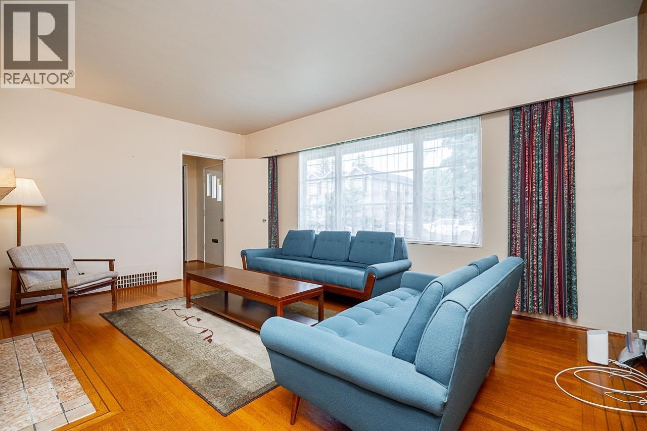 904 First Street, New Westminster, British Columbia  V3L 2J2 - Photo 3 - R3168555
