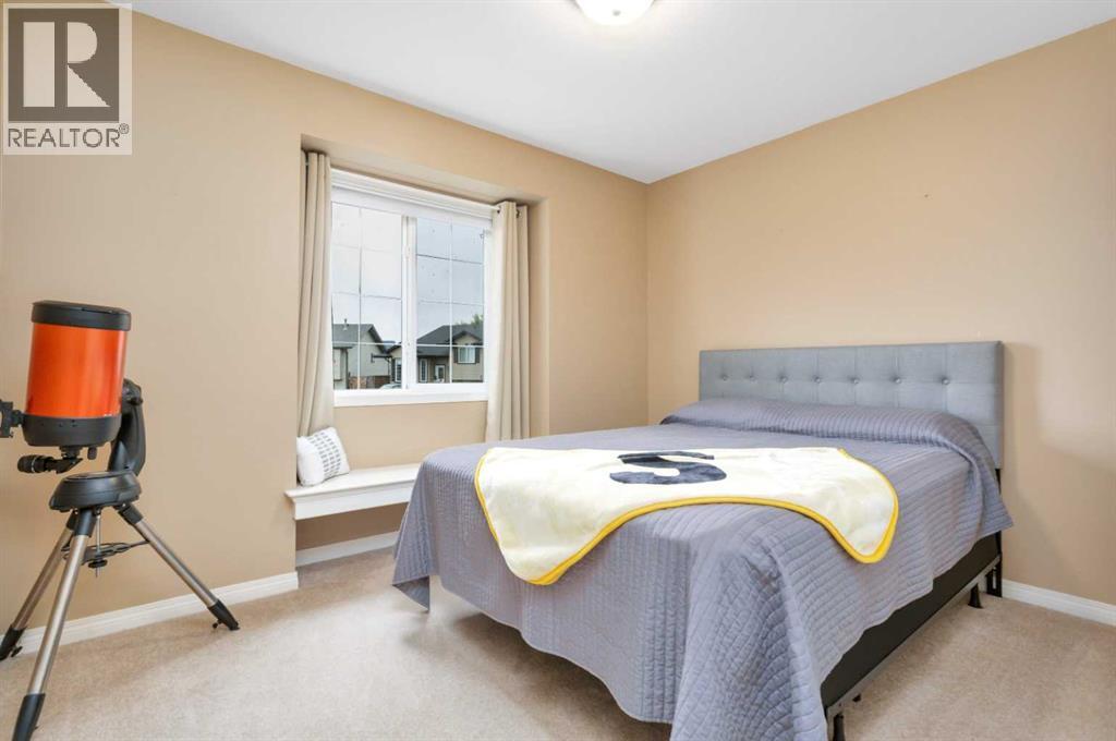 8 Hansen Close photo 11