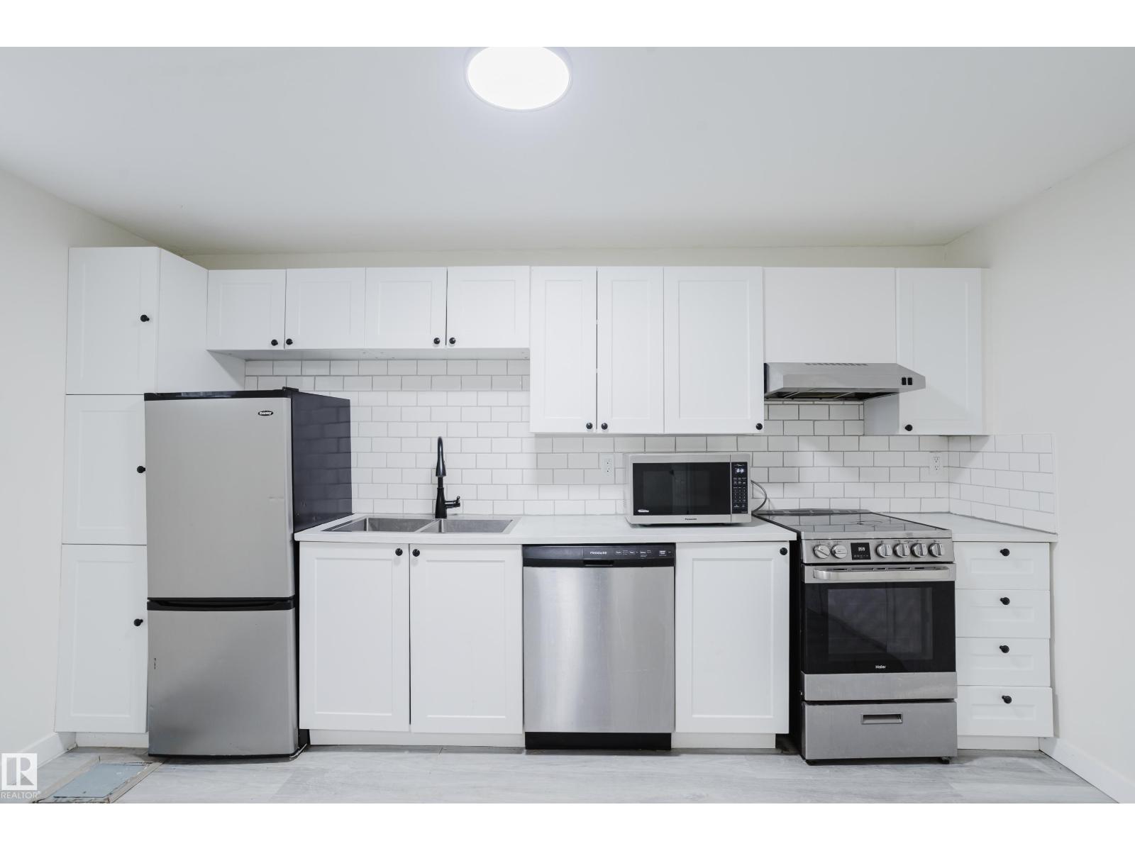 11134 11138 116 ST NW