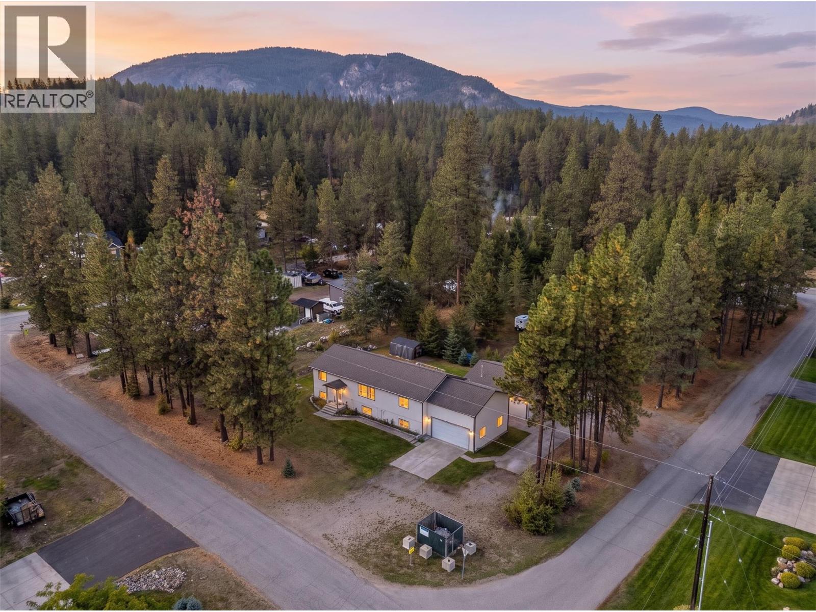 1261 Main Street, Christina Lake, British Columbia  V0H 1E0 - Photo 13 - 10401673