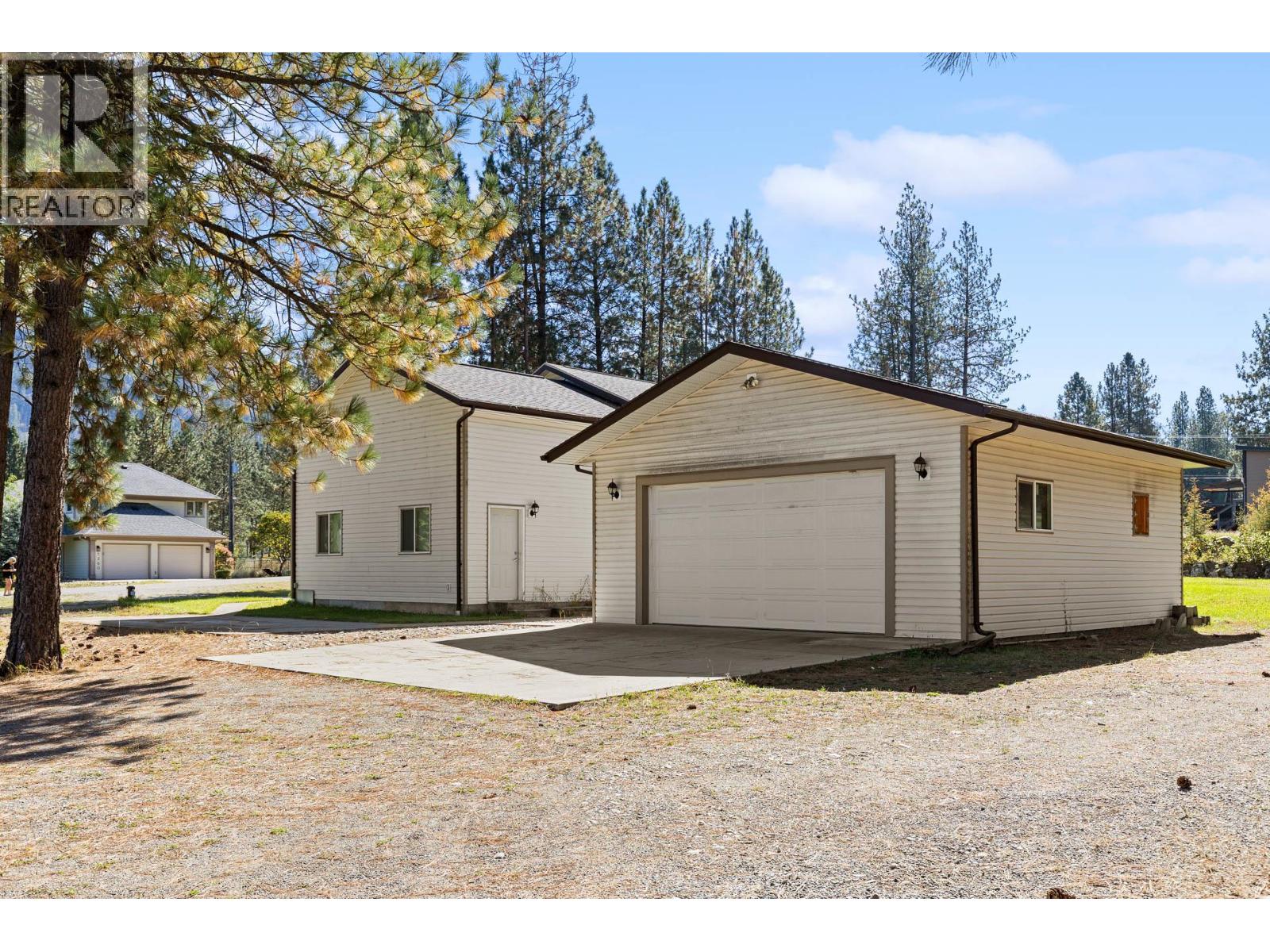 1261 Main Street, Christina Lake, British Columbia  V0H 1E0 - Photo 65 - 10401673