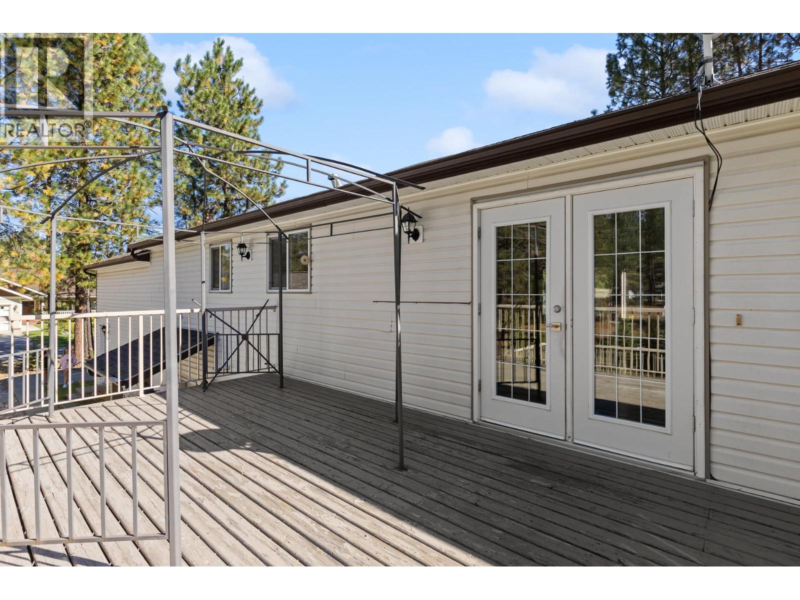 1261 Main Street, Christina Lake, British Columbia  V0H 1E0 - Photo 30 - 10401673