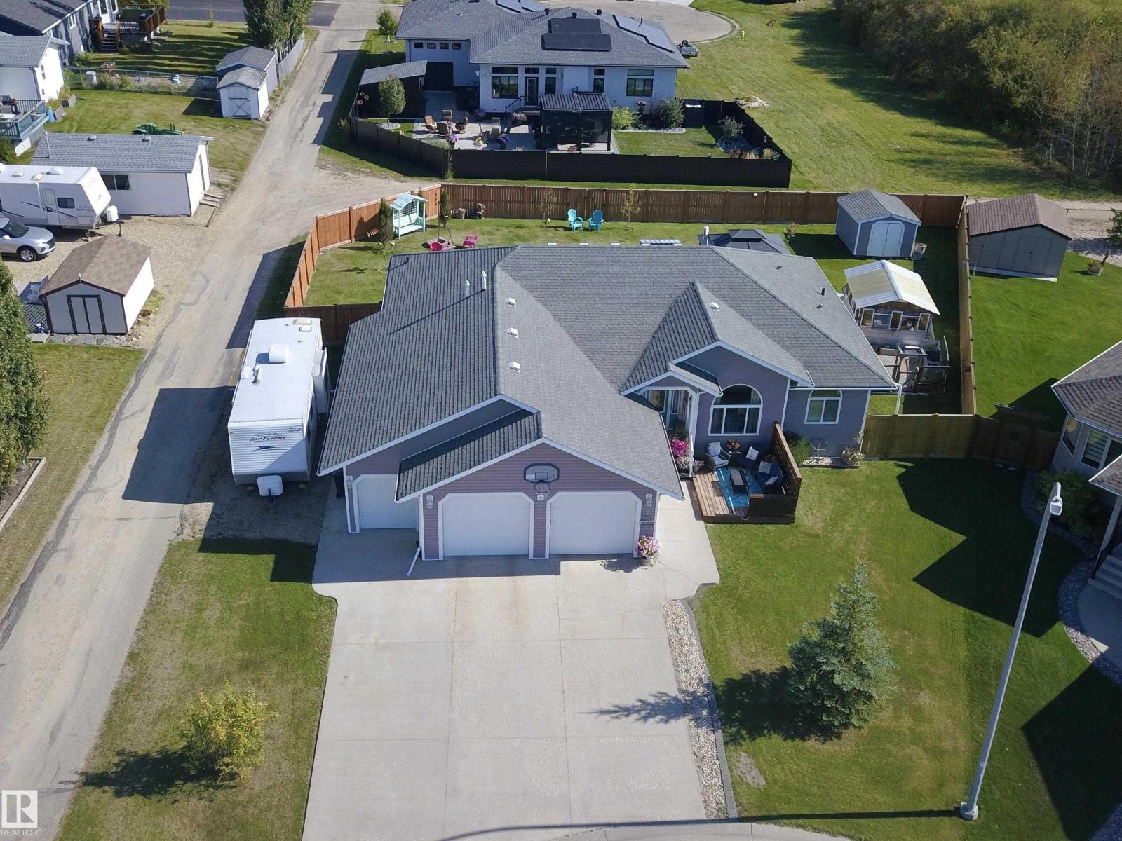 6003 50 Ave photo 4