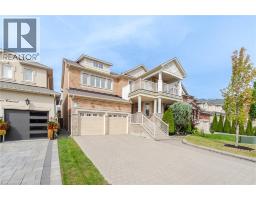8 FARMHOUSE Crescent, Richmond Hill, Ontario
