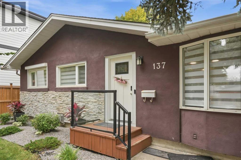 137 Lissington Drive SW, Calgary, Alberta  T3E 5E4 - Photo 2 - A2345278