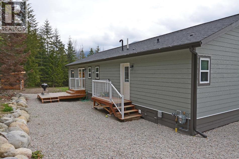 6142 Highway 3a Highway, Nelson, British Columbia  V1L 6P5 - Photo 21 - 10378126