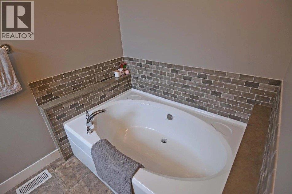 6142 Highway 3a Highway, Nelson, British Columbia  V1L 6P5 - Photo 16 - 10378126