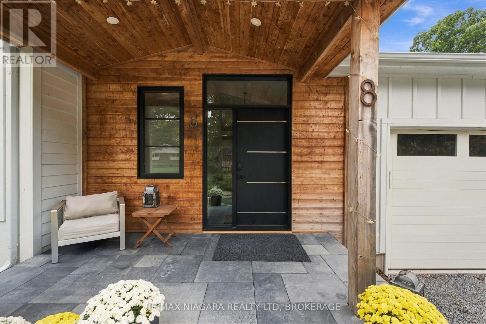 8 Dixie Avenue, Niagara-On-The-Lake (Town), Ontario  L0S 1J0 - Photo 8 - X13816670