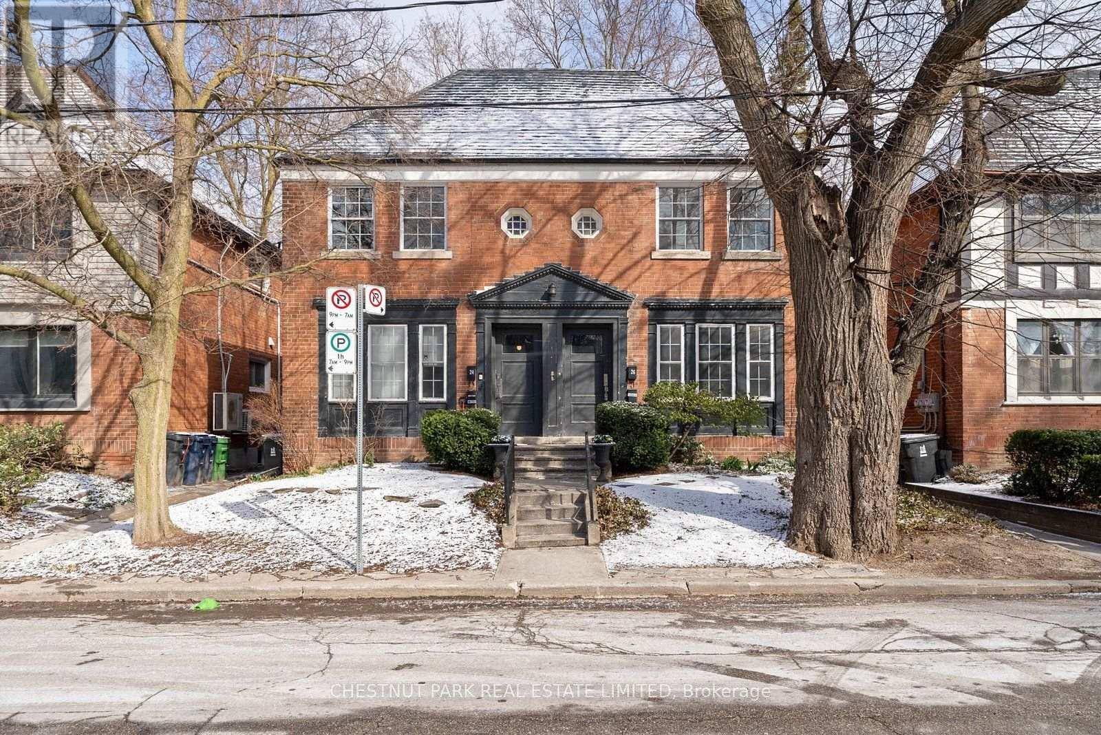 26 STRATHGOWAN AVENUE, Toronto, Ontario