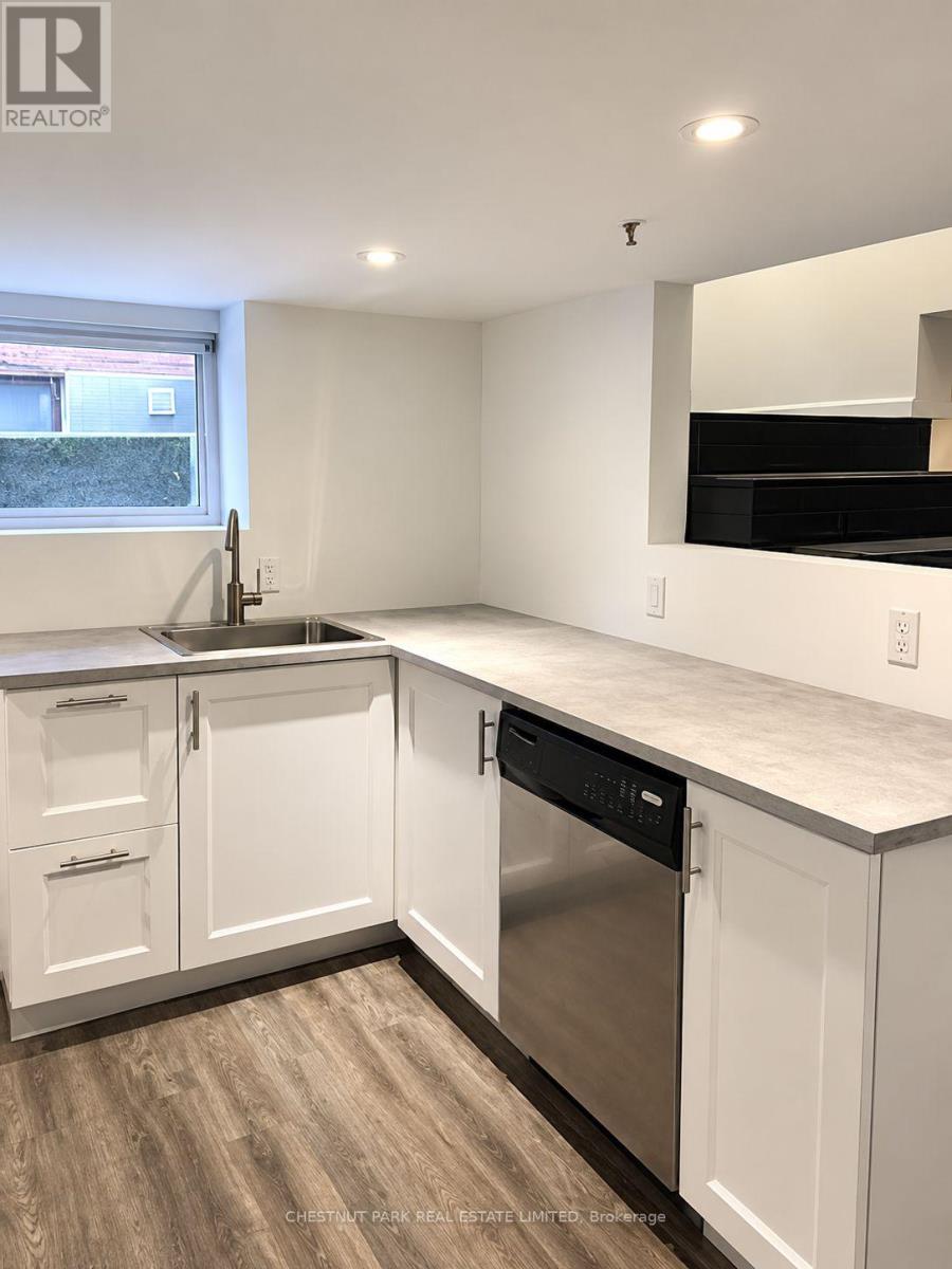 26 Strathgowan Avenue, Toronto (Lawrence Park South), Ontario  M4N 1B9 - Photo 3 - C13816674