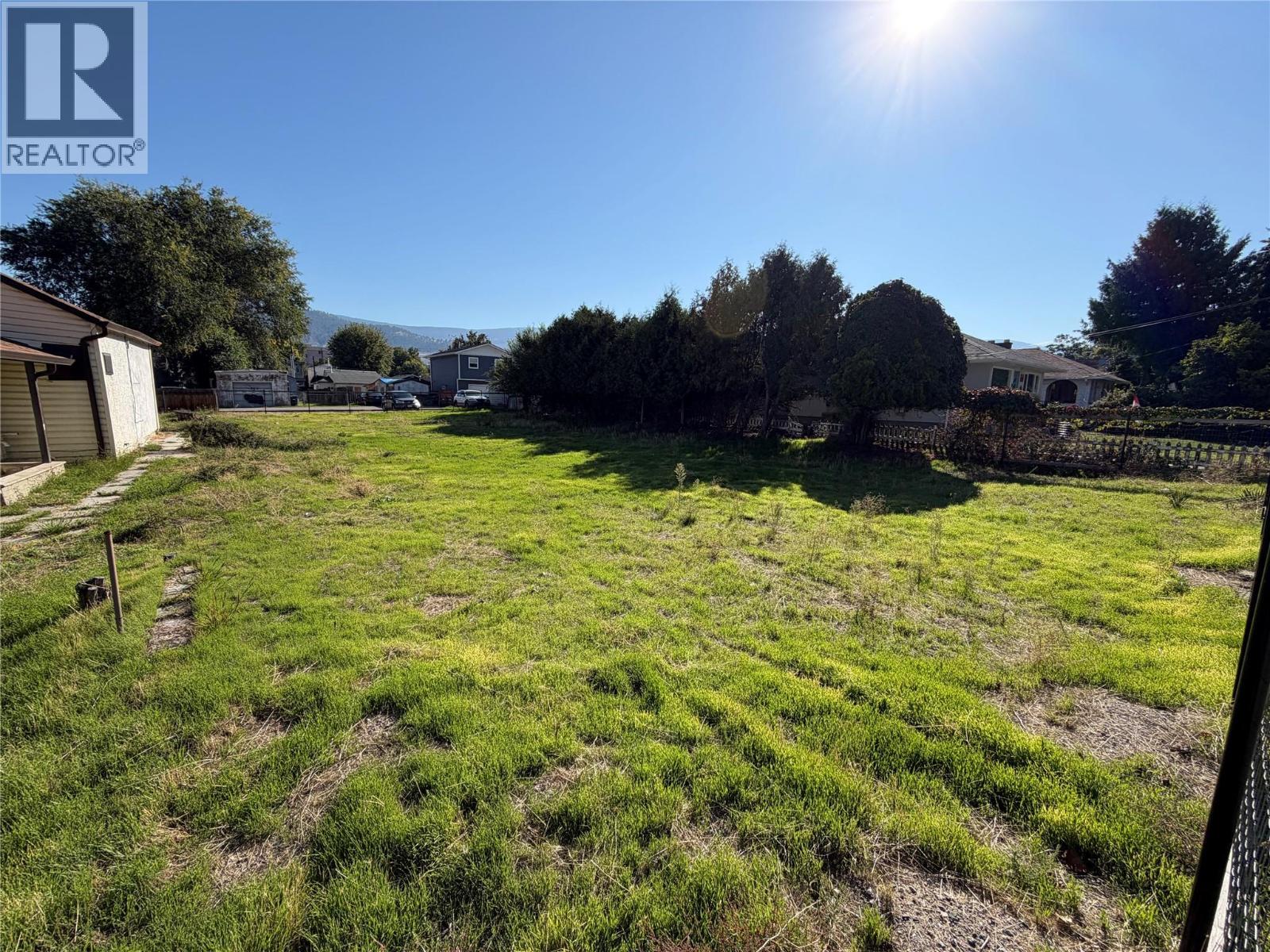 342/350 Rigsby Street, Penticton, British Columbia  V2A 5S7 - Photo 2 - 10401242