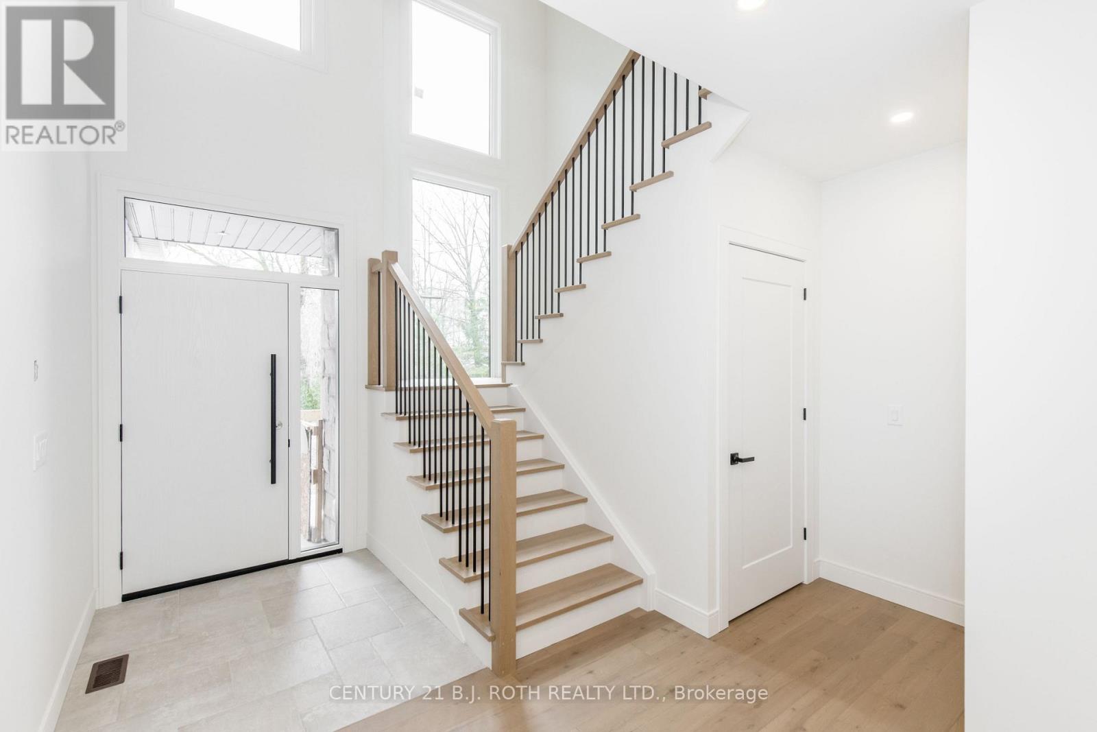 56 Brennan Avenue, Barrie (South Shore), Ontario  L4N 4B1 - Photo 2 - S13816696