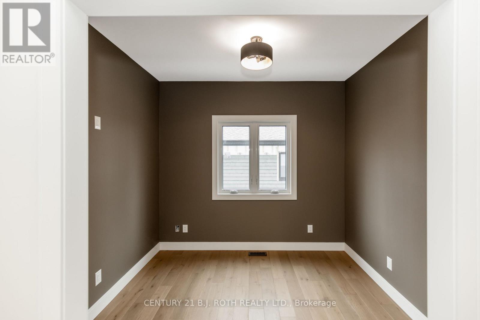 56 Brennan Avenue, Barrie (South Shore), Ontario  L4N 4B1 - Photo 5 - S13816696