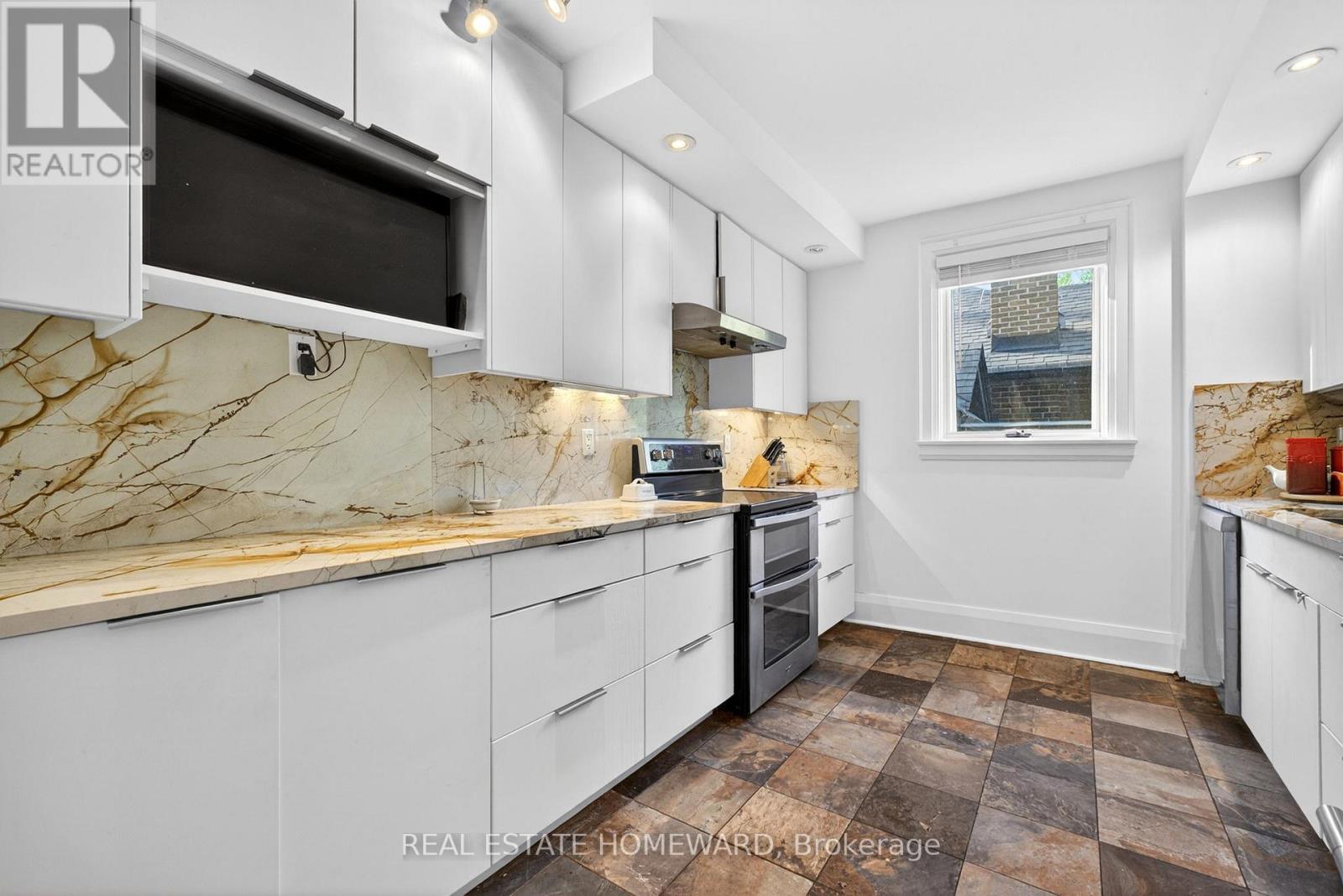 128 Glen Manor Drive, Toronto, Ontario  M4E 2X6 - Photo 15 - E13583970