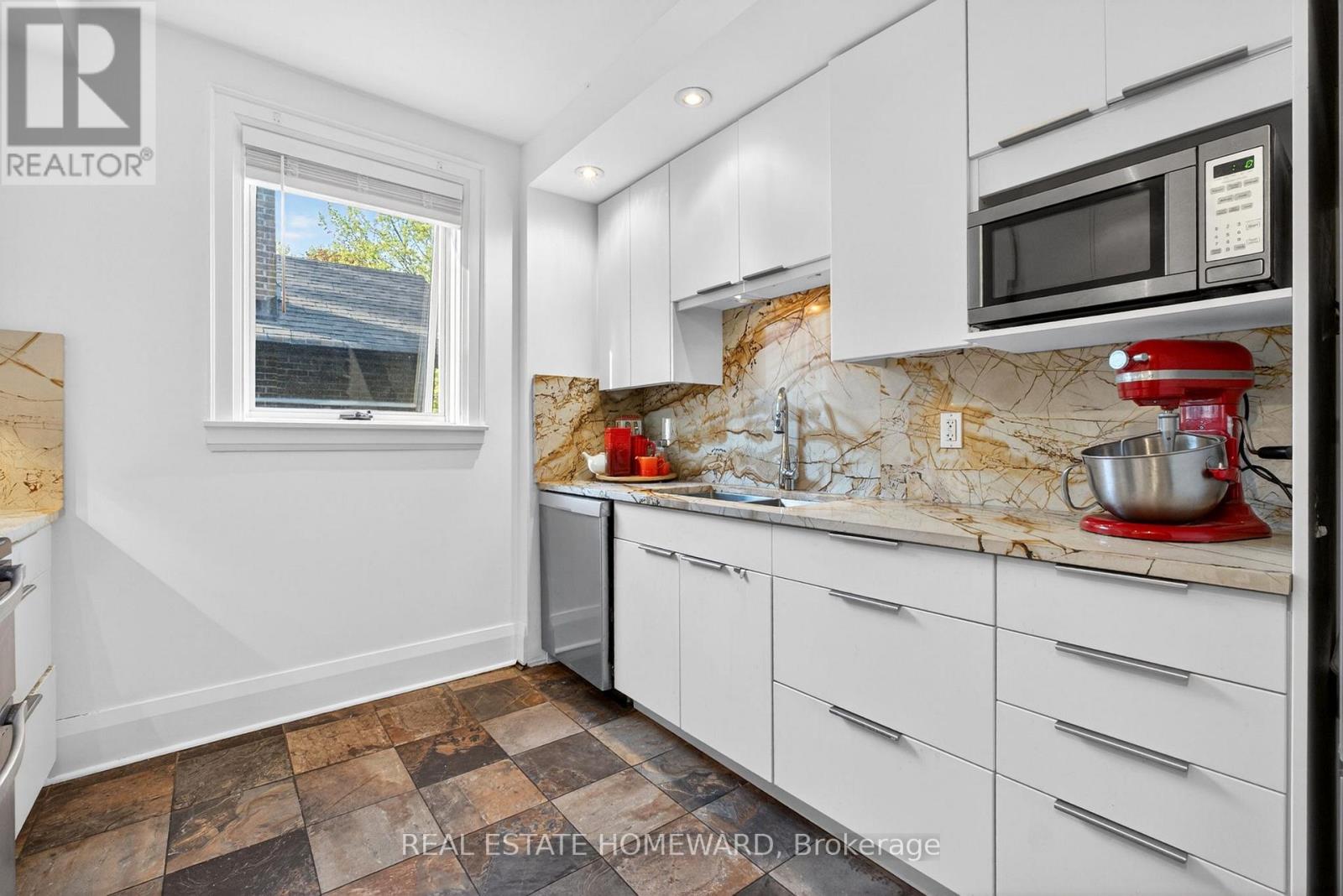 128 Glen Manor Drive, Toronto, Ontario  M4E 2X6 - Photo 16 - E13583970
