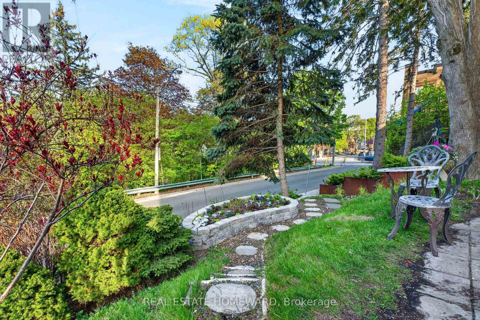 128 Glen Manor Drive, Toronto, Ontario  M4E 2X6 - Photo 5 - E13583970