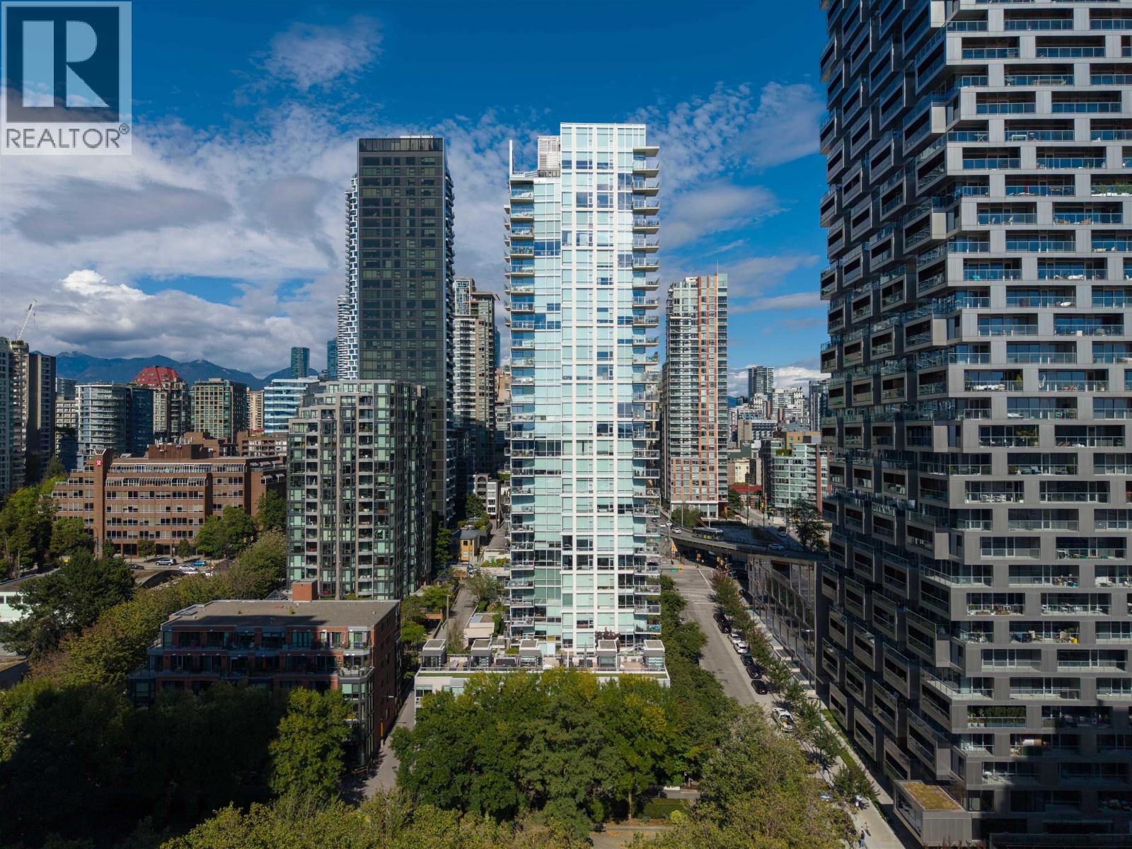 805 1455 HOWE STREET photo 37