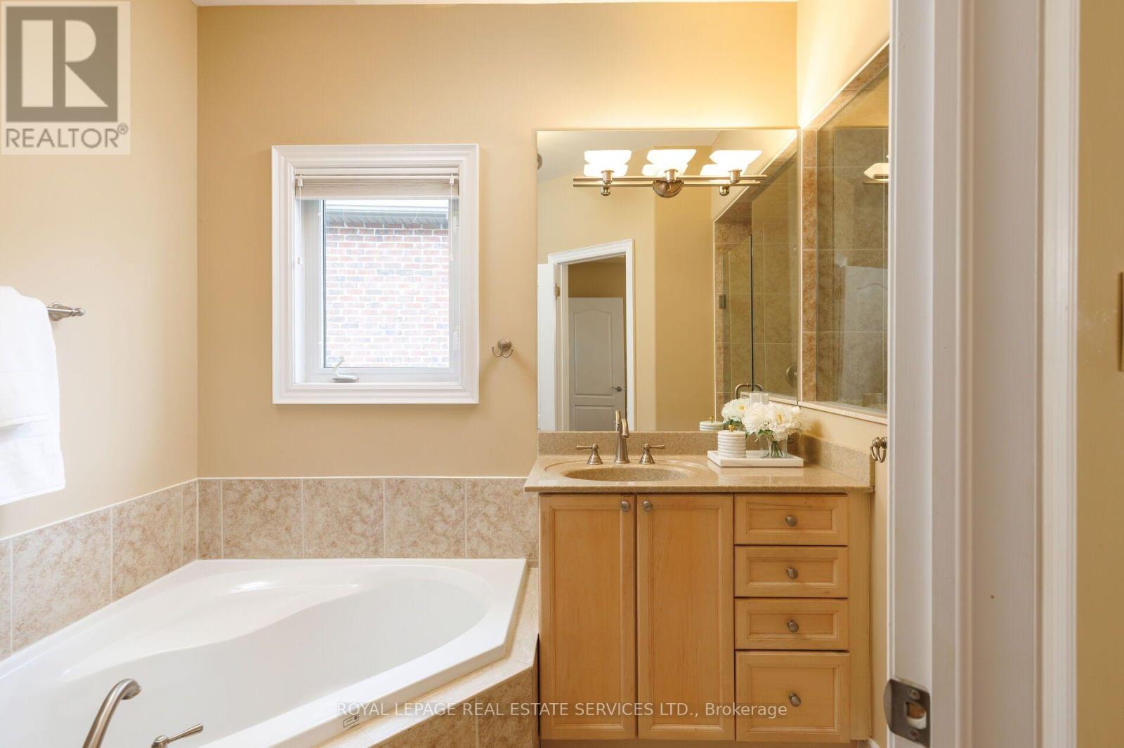 2424 Tesla Crescent, Oakville, Ontario  L6H 7T6 - Photo 20 - W13816668