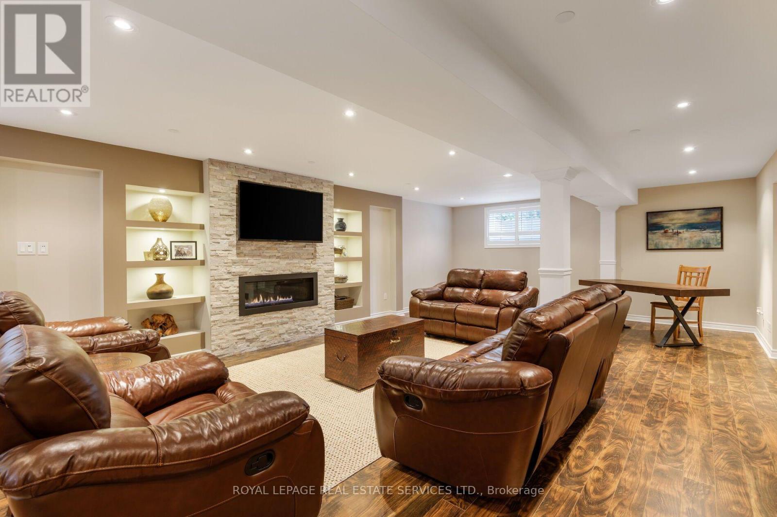 2424 Tesla Crescent, Oakville, Ontario  L6H 7T6 - Photo 4 - W13816668