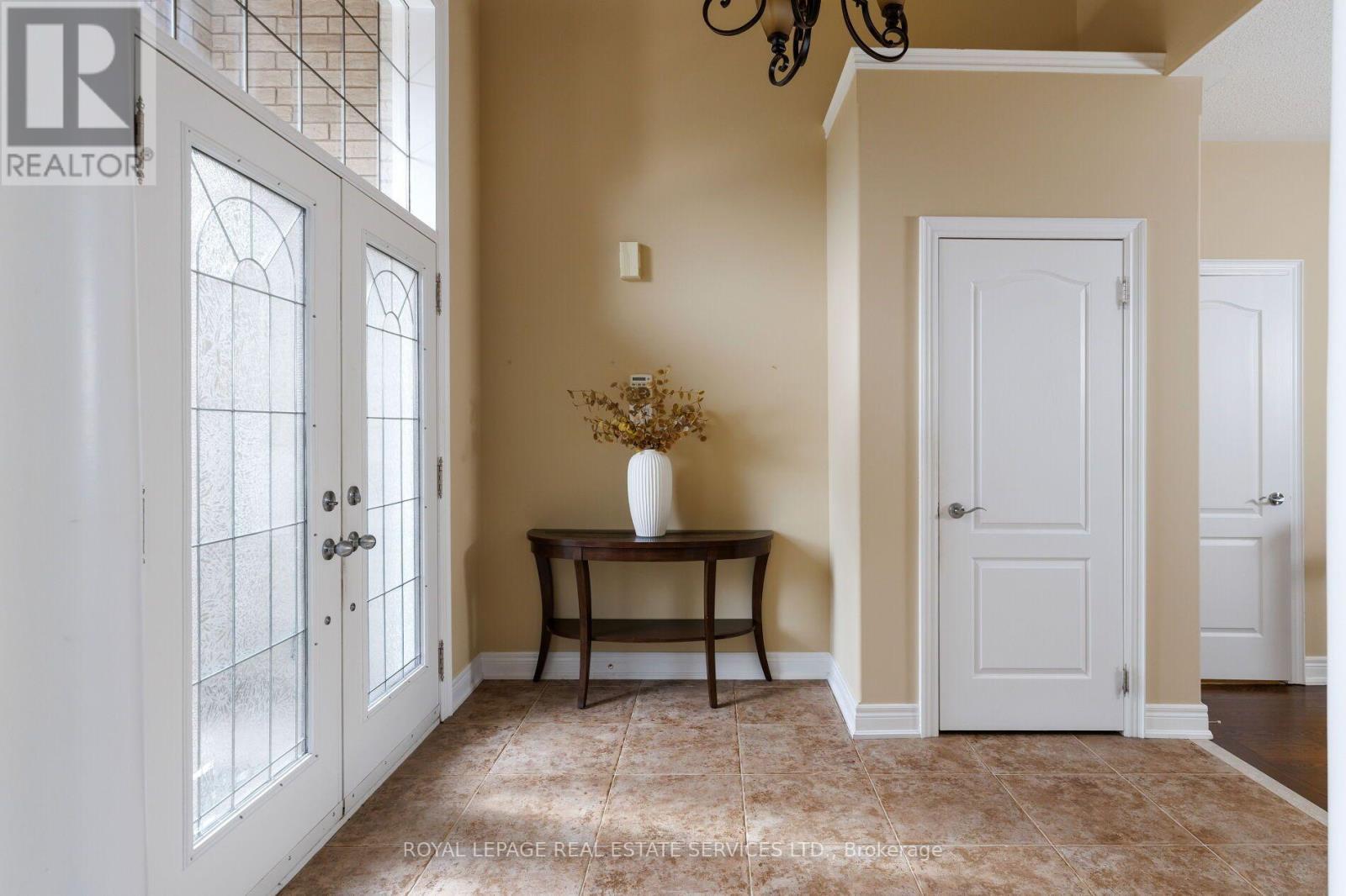 2424 Tesla Crescent, Oakville, Ontario  L6H 7T6 - Photo 6 - W13816668