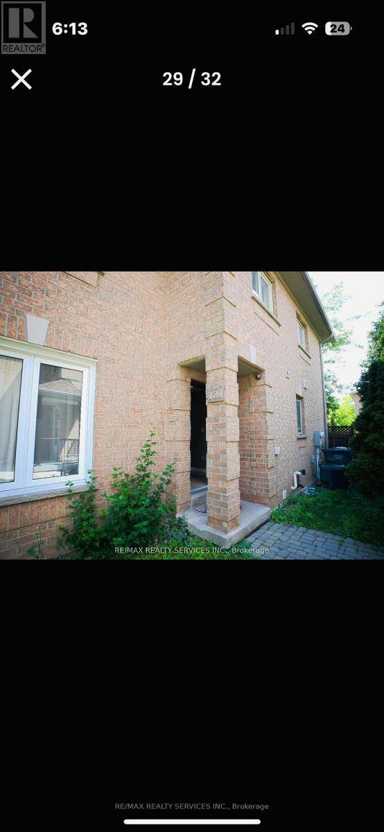 121 Pressed Brick Drive, Brampton, Ontario  L6V 4K5 - Photo 3 - W13816676