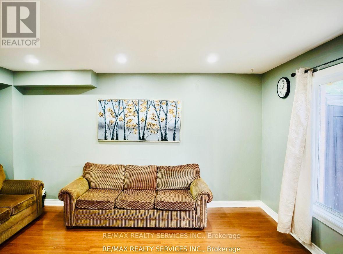 121 Pressed Brick Drive, Brampton, Ontario  L6V 4K5 - Photo 8 - W13816676